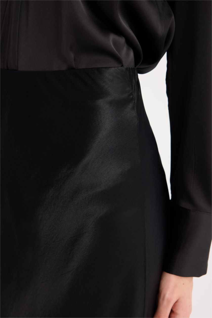 Kadın Siyah A Kesim Normal Bel Saten Midi Etek