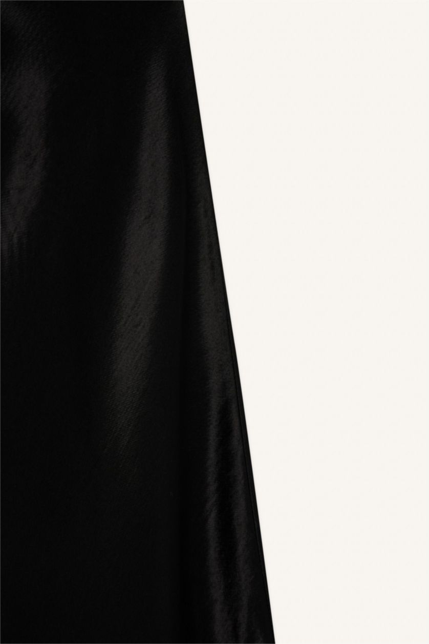 Kadın Siyah A Kesim Normal Bel Saten Midi Etek