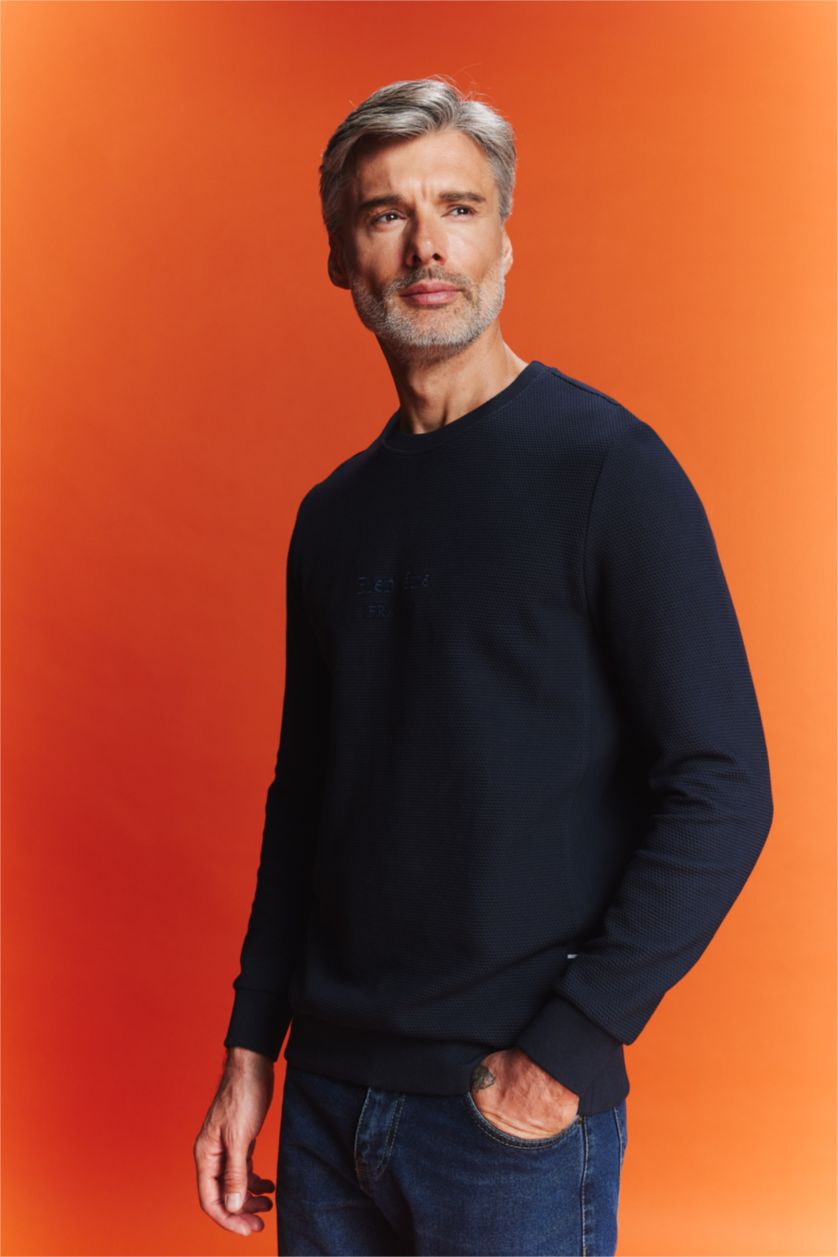 رجالي كحلي سويت شيرت مطبوع قصة عادية برقبة مستديرة