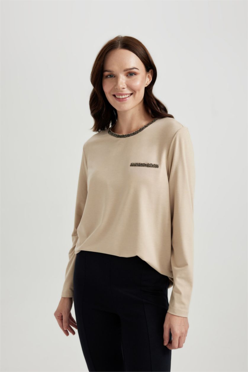 حريمي بيج تيشيرت كم طويل بقصة عادية برقبة مستديرة