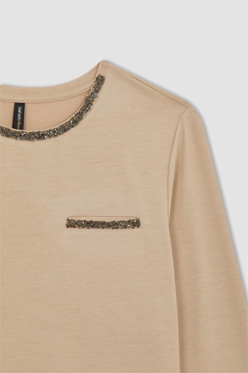 حريمي بيج تيشيرت كم طويل بقصة عادية برقبة مستديرة