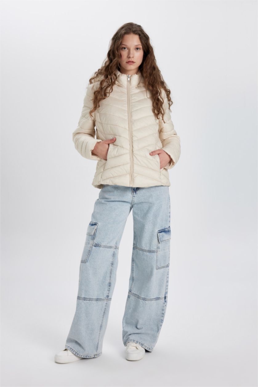 Kadın Kum Su Geçirmez Hafif Şişme Mont Kapüşonlu Kapitoneli Fermuarlı Cepli Basic Düz Mevsimlik