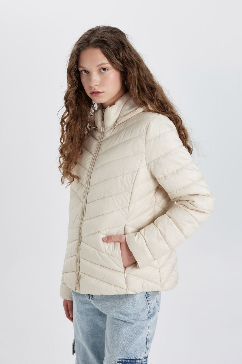 Kadın Kum Su Geçirmez Hafif Şişme Mont Kapüşonlu Kapitoneli Fermuarlı Cepli Basic Düz Mevsimlik