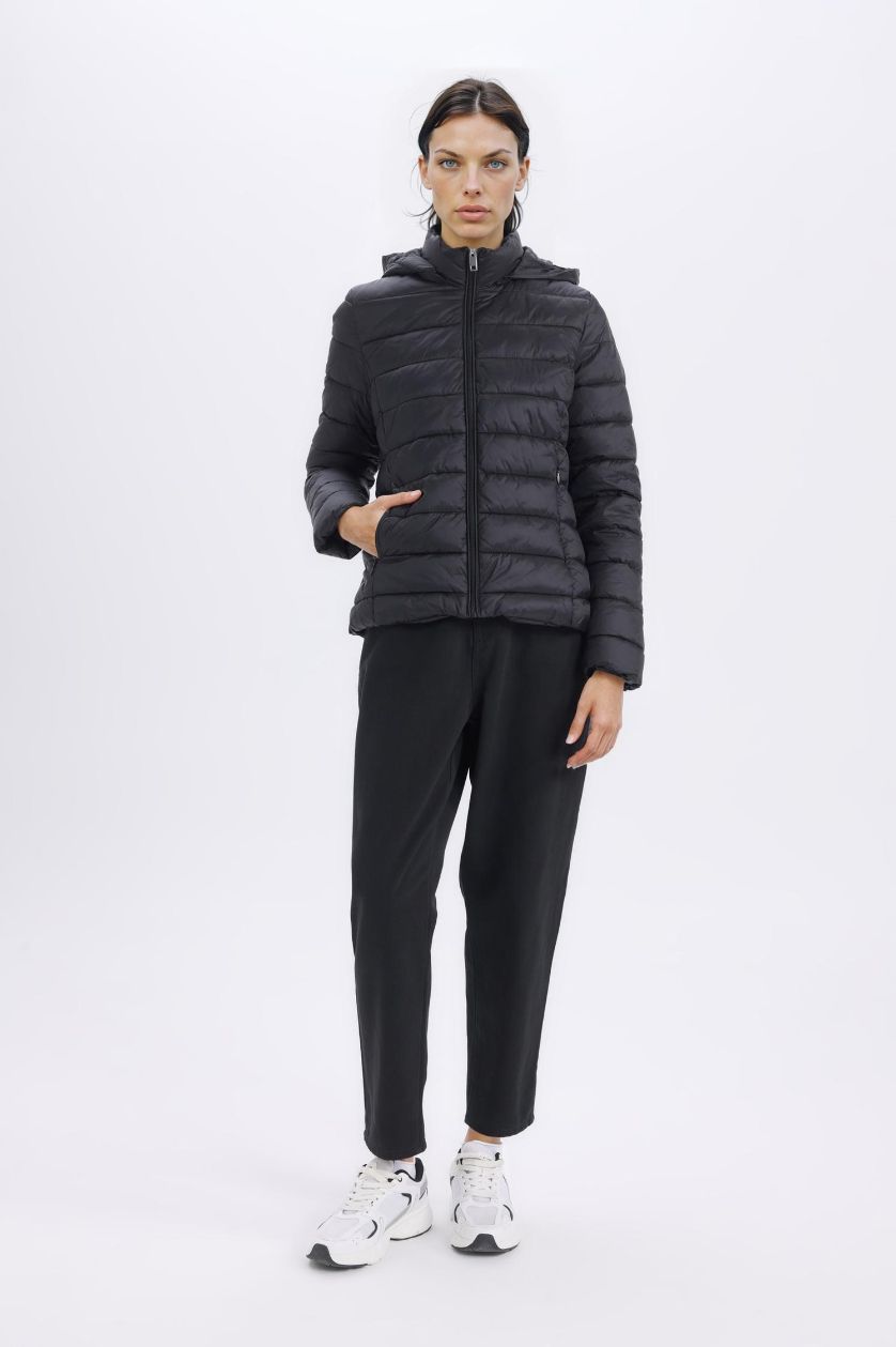 Kadın Siyah Su Geçirmez Hafif Şişme Mont Kapüşonlu Kapitoneli Fermuarlı Cepli Basic Düz Mevsimlik