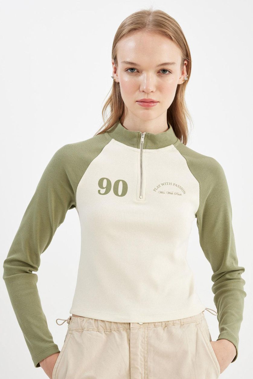 Kadın Haki Fitted Fitilli Kaşkorse Yarım Fermuarlı Dik Yaka Renk Bloklu Baskılı Uzun Kollu Tişört