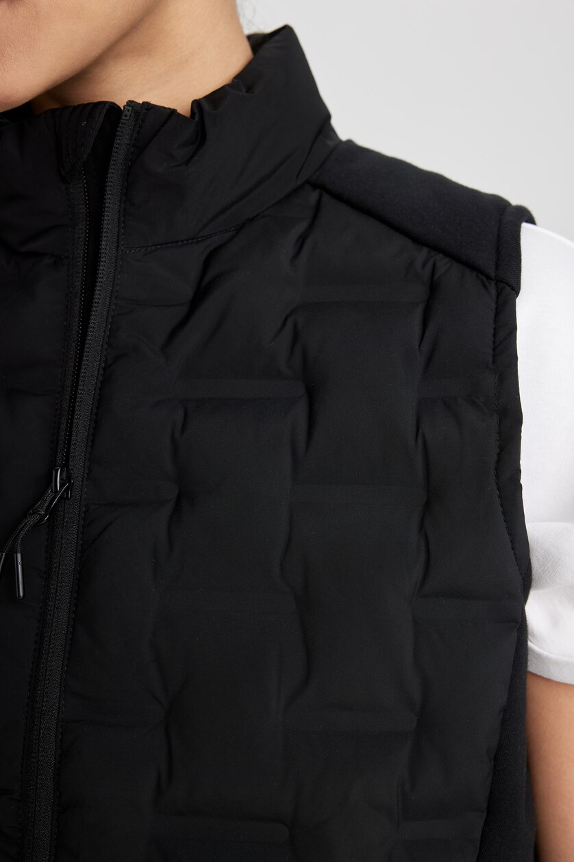 Women Black Zipper Vest
