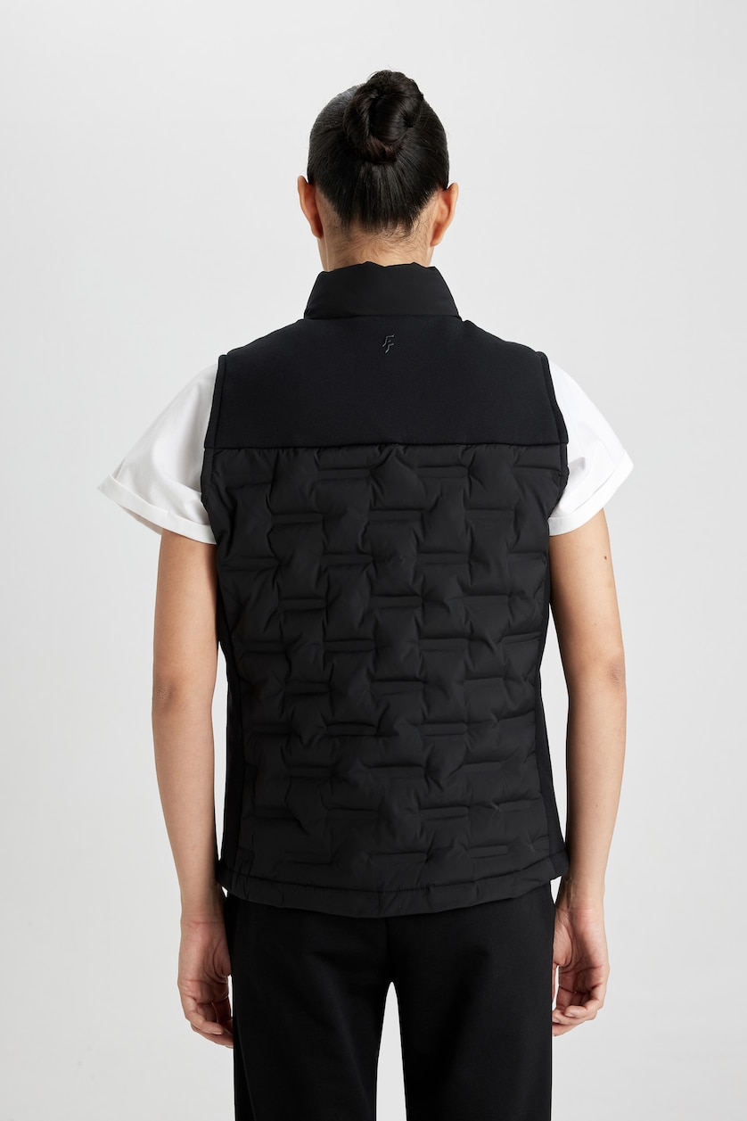 Women Black Zipper Vest
