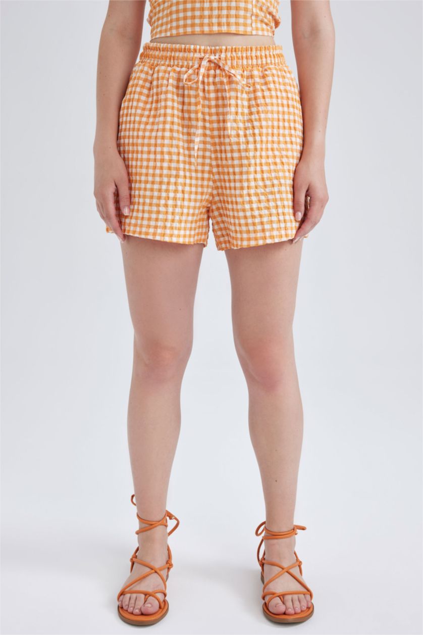 Kadın Turuncu Regular Fit Kareli Krinkıl Şort