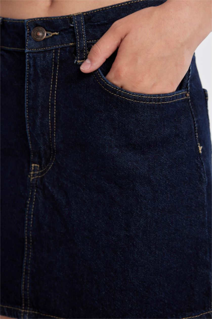 حريمي أزرق غامق جيبة جينز قصير قصة عادية