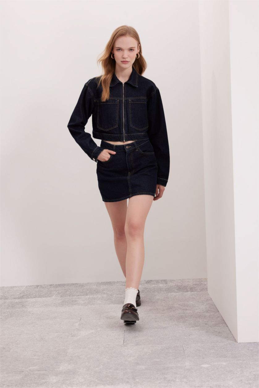 حريمي أزرق غامق جيبة جينز قصير قصة عادية