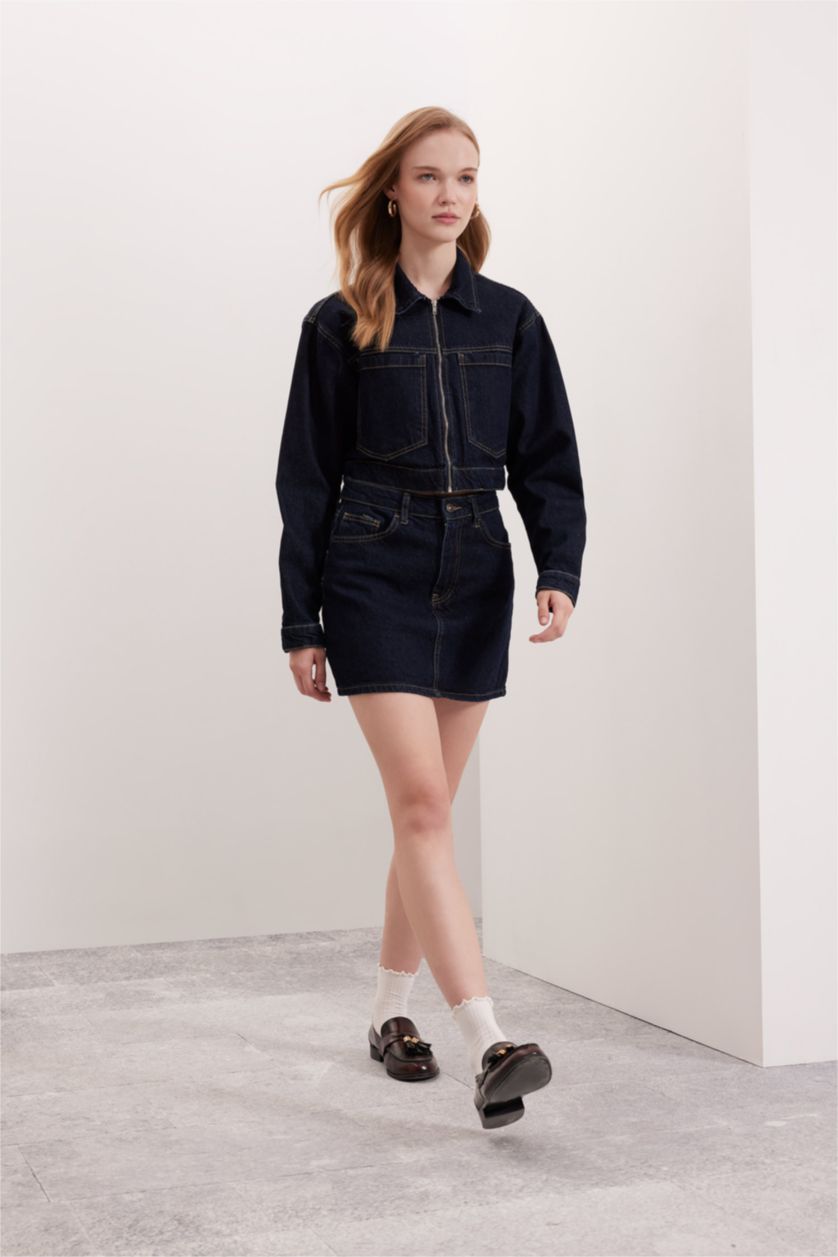 حريمي أزرق غامق جيبة جينز قصير قصة عادية