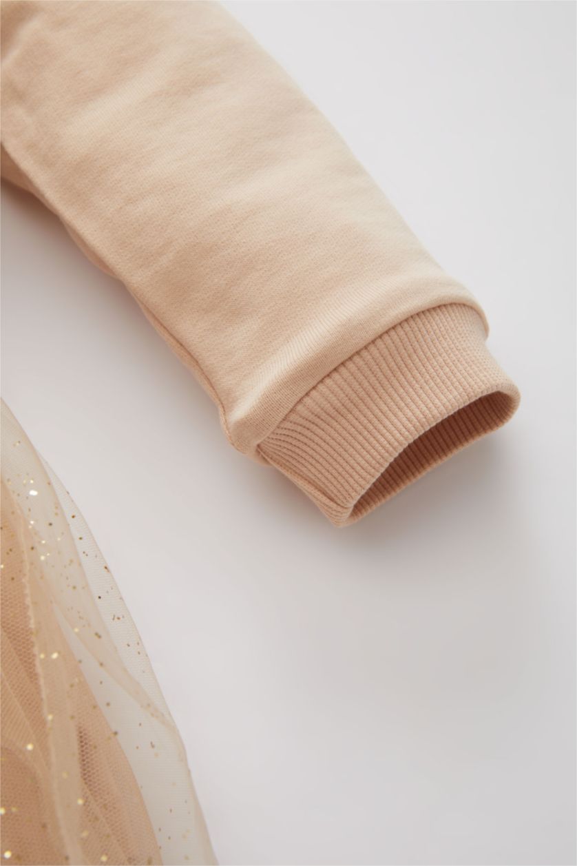 طفلة صغيرة بيج فستان بناتي منقط قماش رقيق قصة عادية وكم طويل