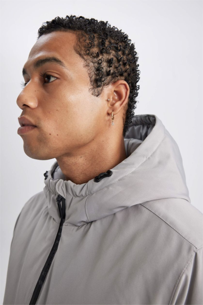 Erkek Gri Mont Su İtici Rüzgar Geçirmez Slim Fit Dar Kesim Kapüşonlu Fermuarlı Cepli Ribana