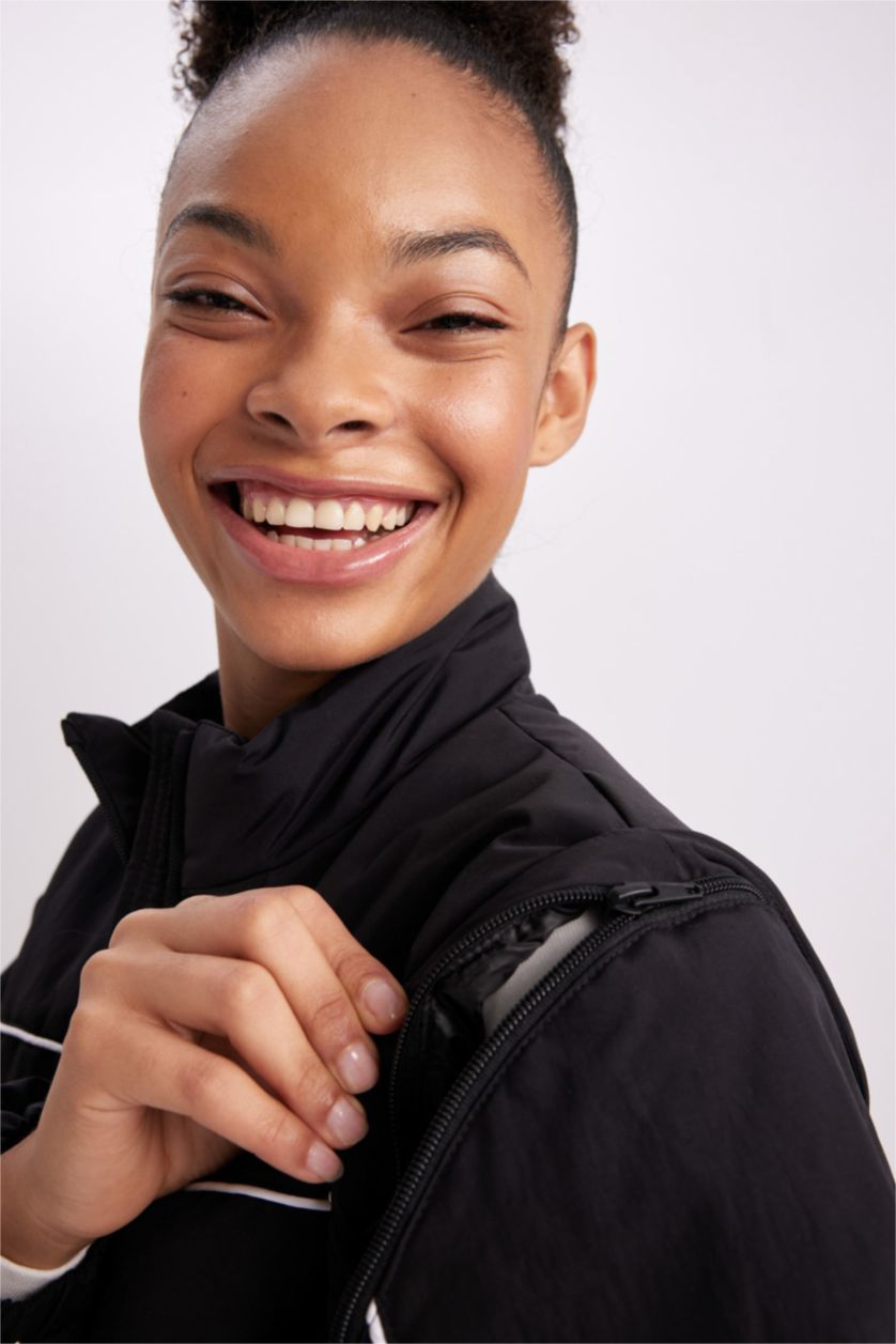 Kadın Siyah Su İtici Mont Rüzgar Geçirmez Dik Yaka Çıkarılabilir Kol Detaylı Cepli Astarlı