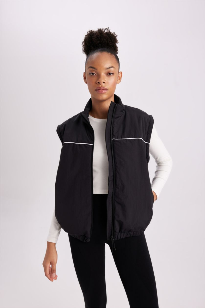 Kadın Siyah Su İtici Mont Rüzgar Geçirmez Dik Yaka Çıkarılabilir Kol Detaylı Cepli Astarlı