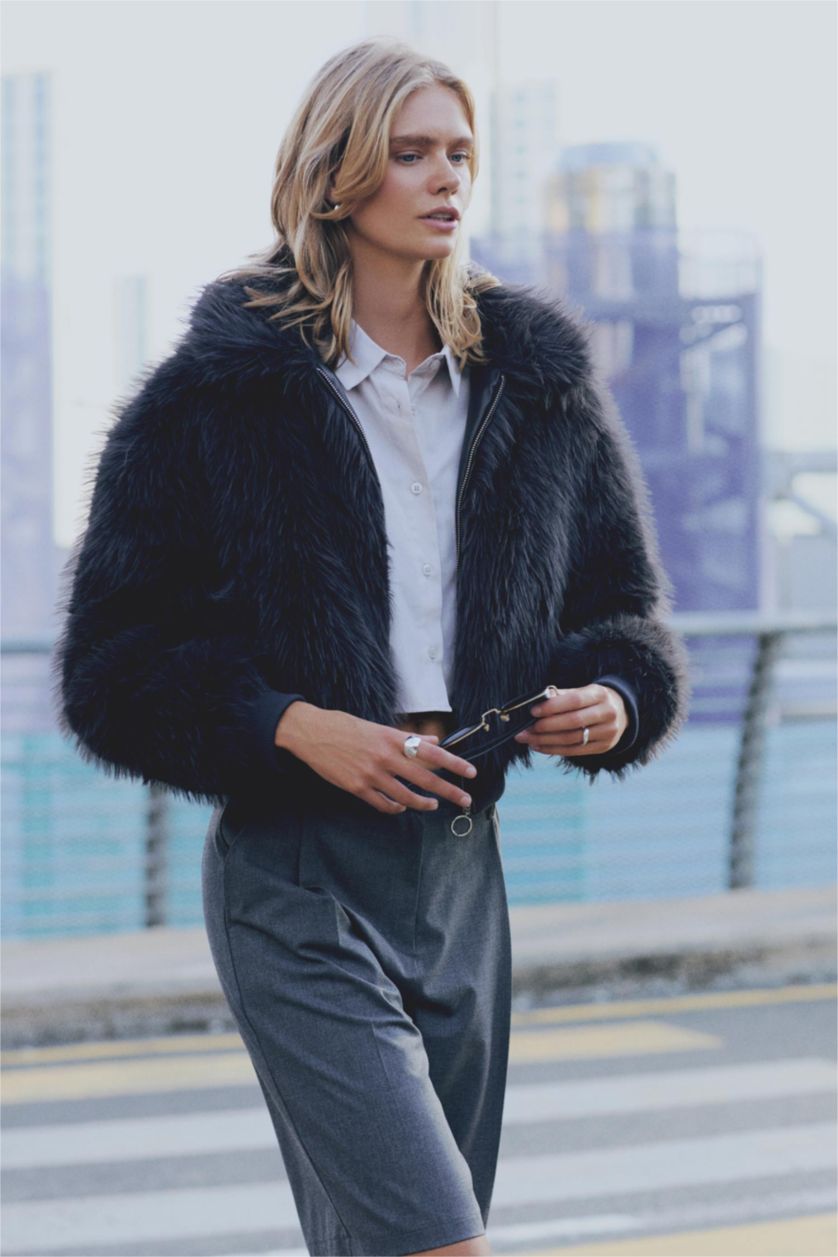 Kadın Gri Regular Fit Geniş Yaka Fermuarlı Kısa Suni Kürk Kaban