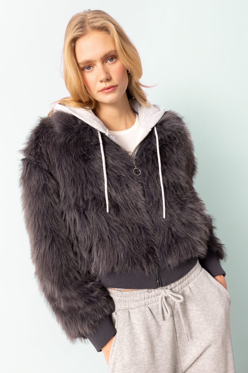 Kadın Gri Regular Fit Geniş Yaka Fermuarlı Kısa Suni Kürk Kaban