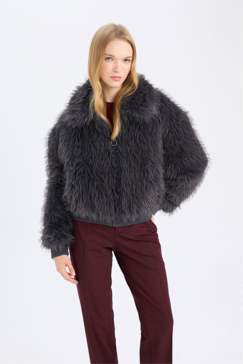 Kadın Gri Regular Fit Geniş Yaka Fermuarlı Kısa Suni Kürk Kaban