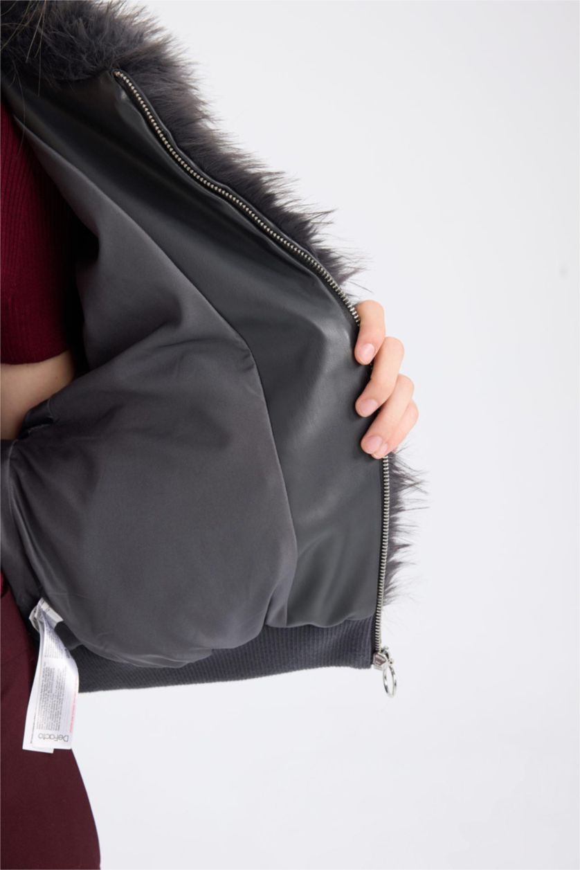 Kadın Gri Regular Fit Geniş Yaka Fermuarlı Kısa Suni Kürk Kaban