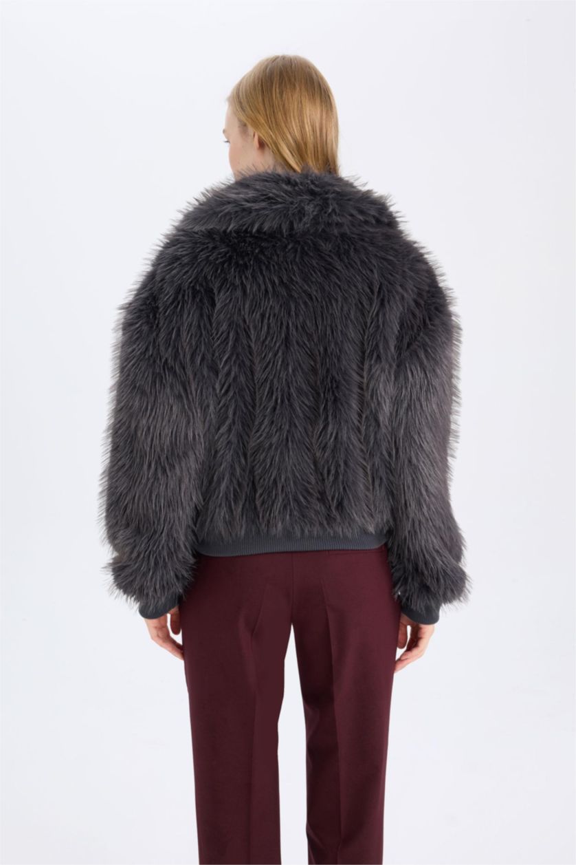 Kadın Gri Regular Fit Geniş Yaka Fermuarlı Kısa Suni Kürk Kaban