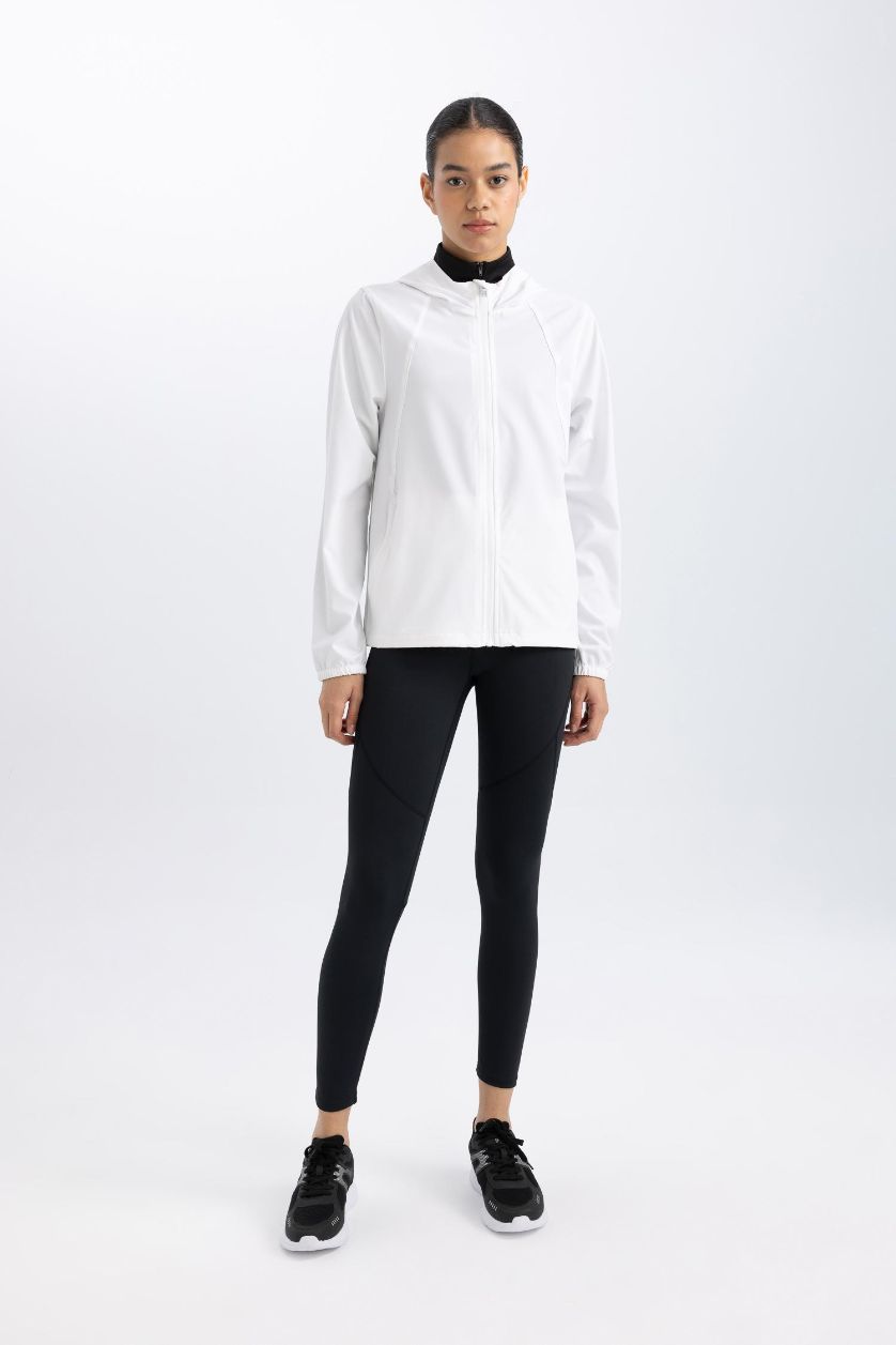 Kadın Beyaz Su İtici İnce Mont Rüzgar Geçirmez Slim Fit Dar Kesim Kapüşonlu Fermuarlı Esnek Dokulu Mevsimlik Baharlık