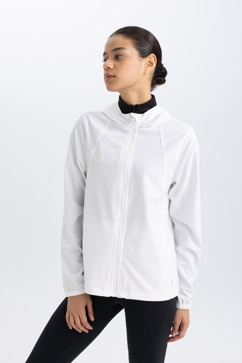 Kadın Beyaz Su İtici İnce Mont Rüzgar Geçirmez Slim Fit Dar Kesim Kapüşonlu Fermuarlı Esnek Dokulu Mevsimlik Baharlık