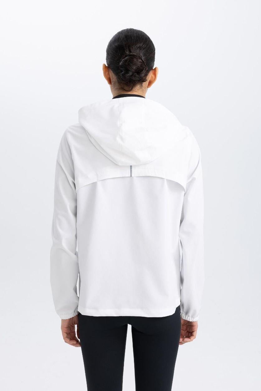 Kadın Beyaz Su İtici İnce Mont Rüzgar Geçirmez Slim Fit Dar Kesim Kapüşonlu Fermuarlı Esnek Dokulu Mevsimlik Baharlık