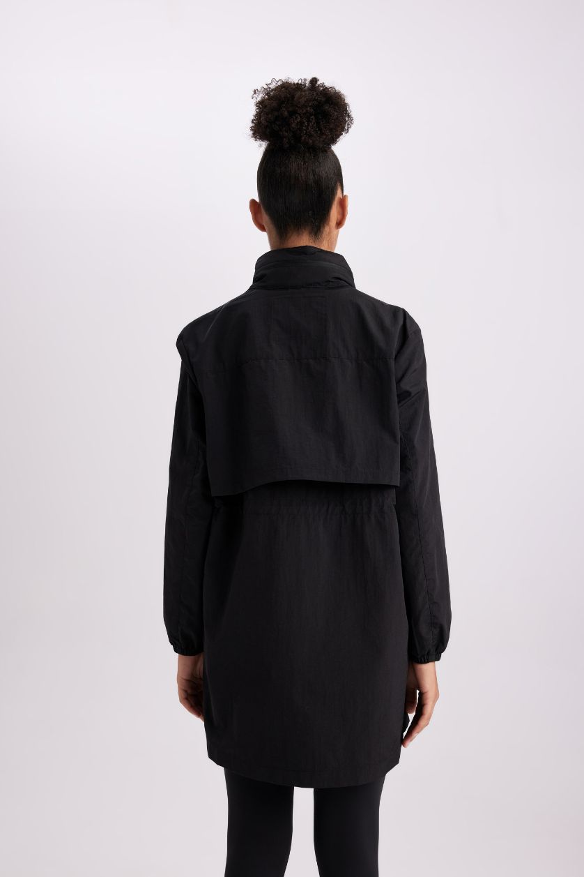 نساء أسود جاكيت مطر سليم فيت بغطاء للرأس طارد للماء من DeFactoFit