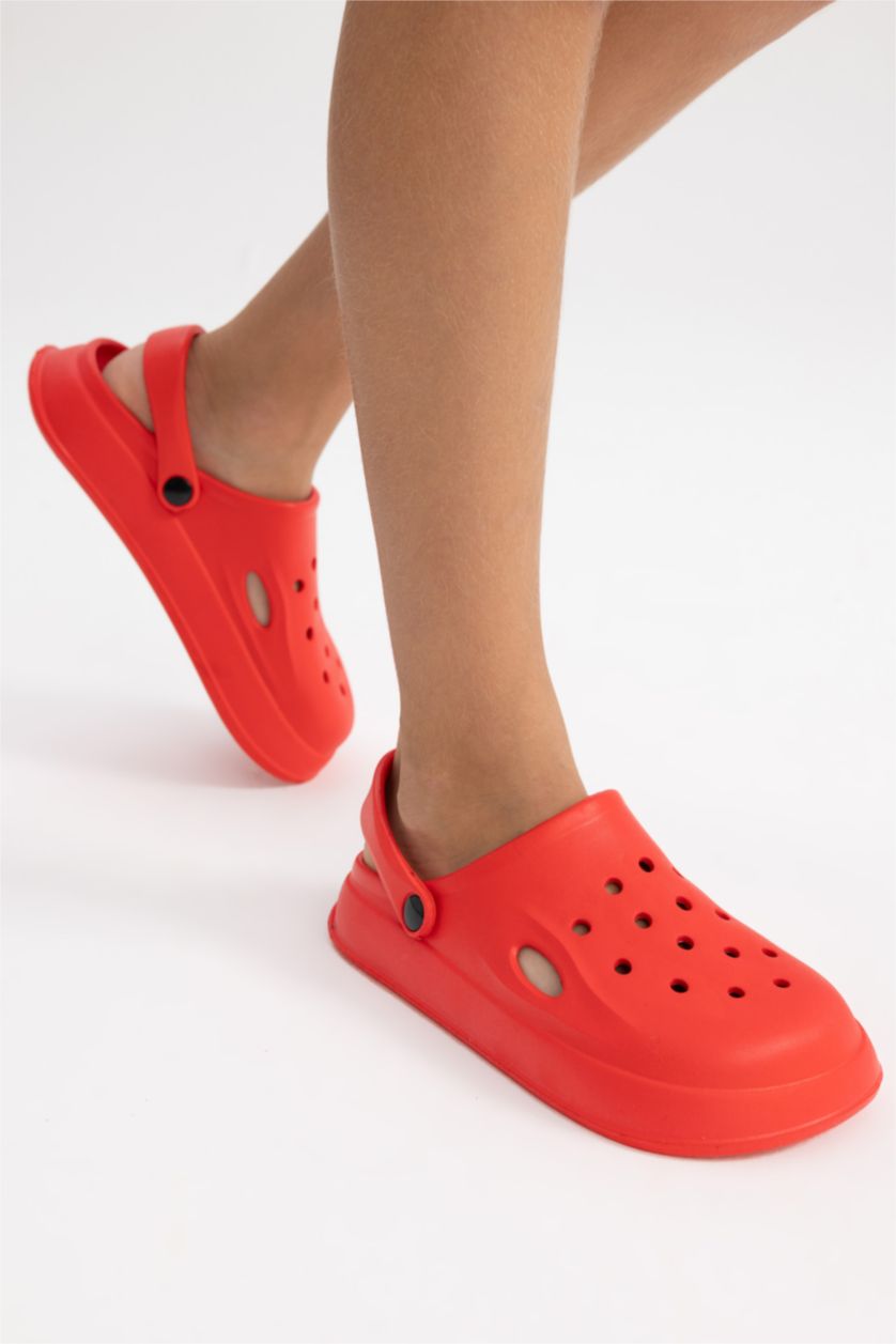 أولاد أحمر صندل اولادي بكعب عالي