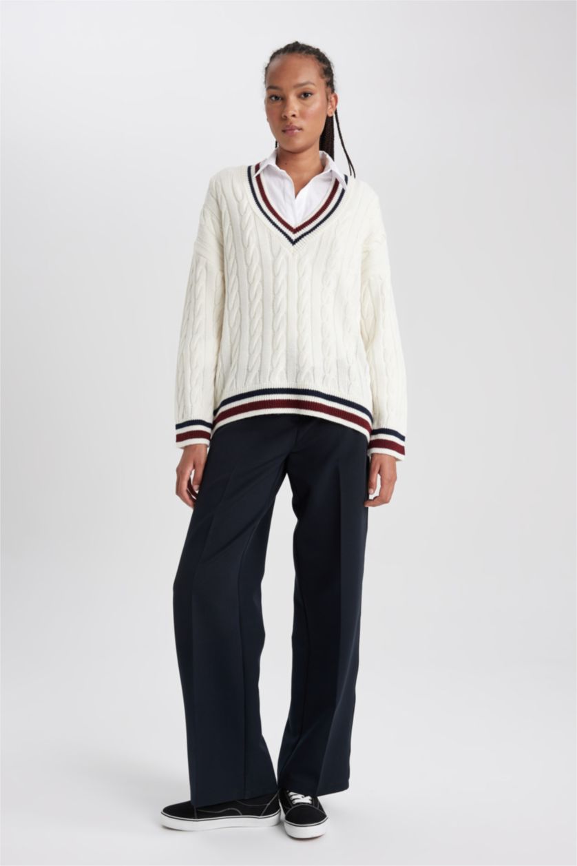 Woman Ecru Oversize Fit V-Neck Knitwear Pullover