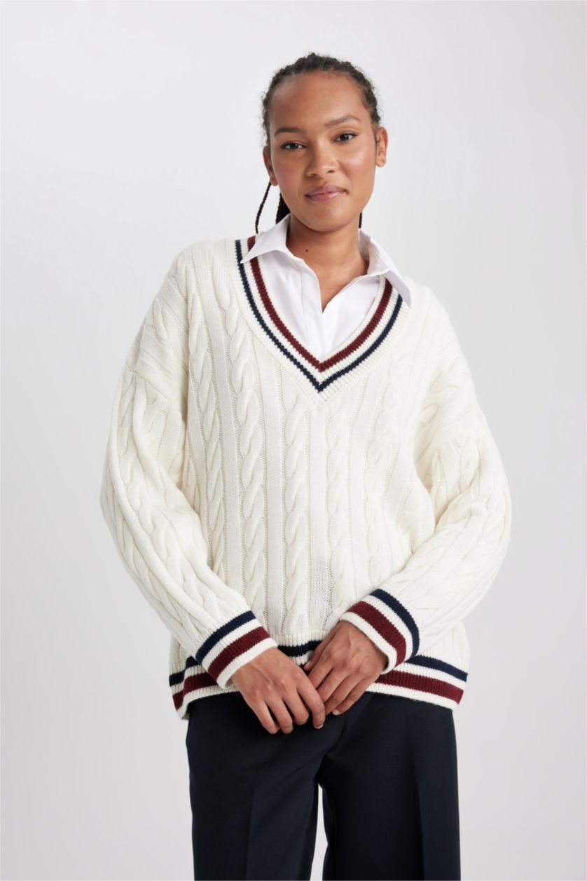 Woman Ecru Oversize Fit V-Neck Knitwear Pullover