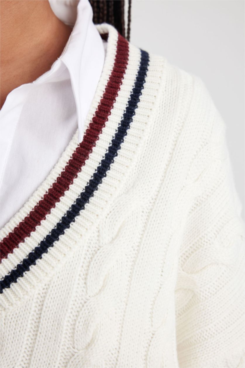 Woman Ecru Oversize Fit V-Neck Knitwear Pullover