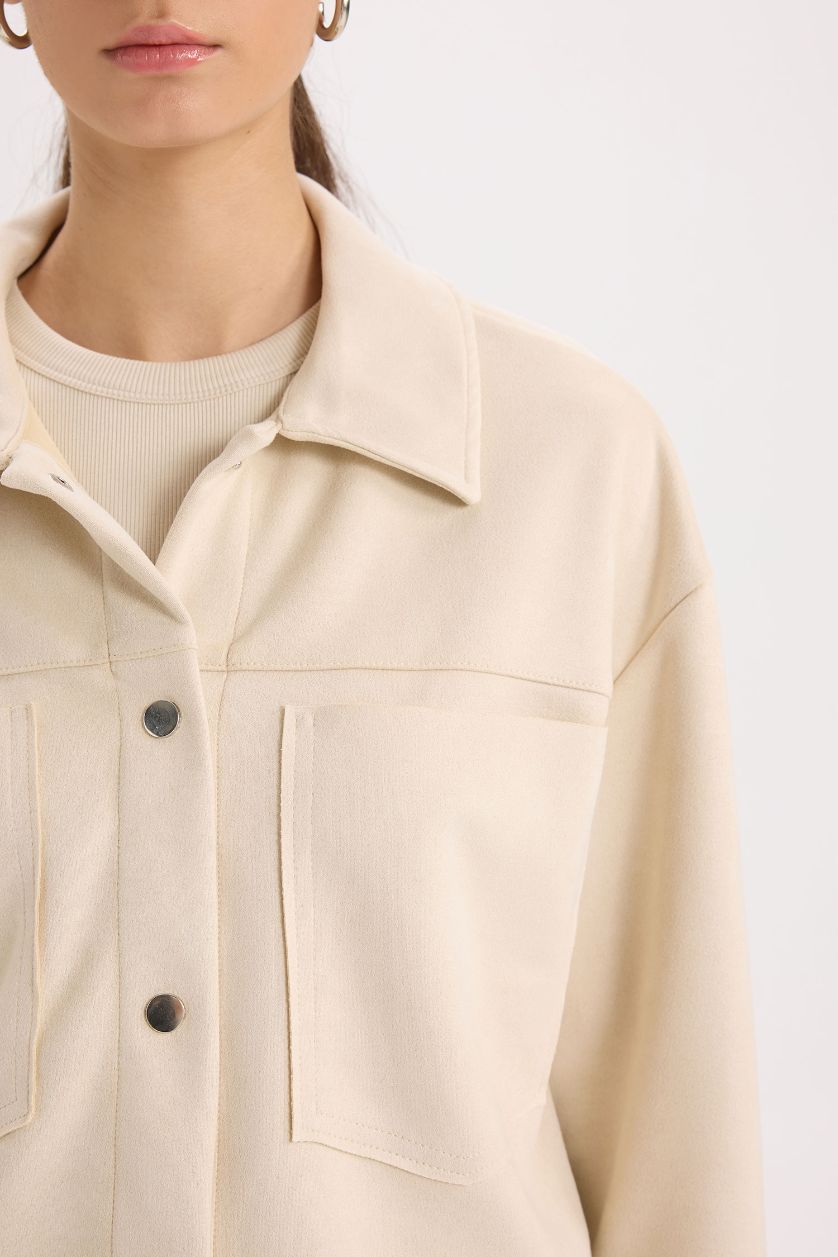 Kadın Bej Crop Çıtçıtlı Cepli Süet Gömlek Ceket