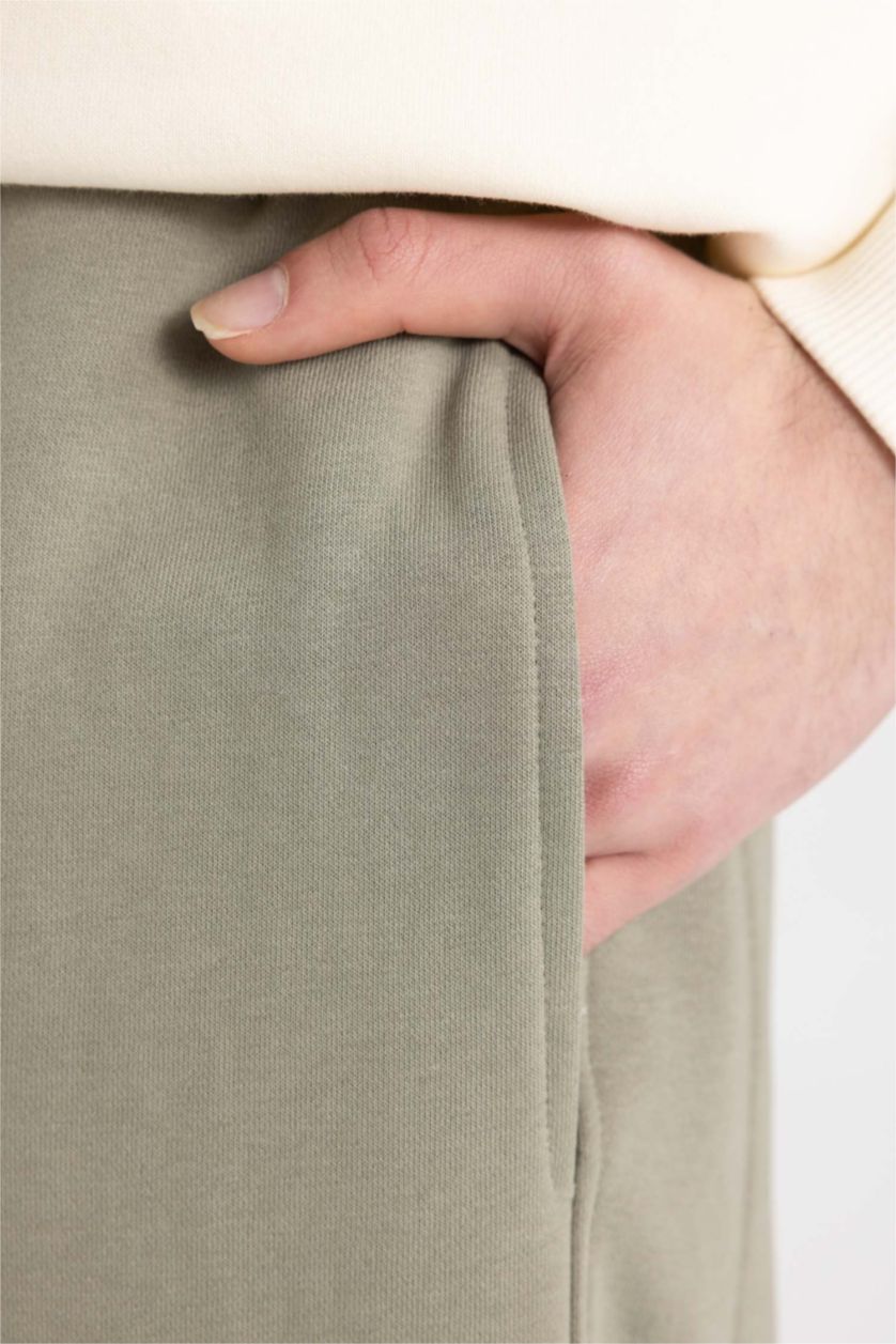Man Light Khaki Oversize Fit Regular Hem With Pockets Trousers