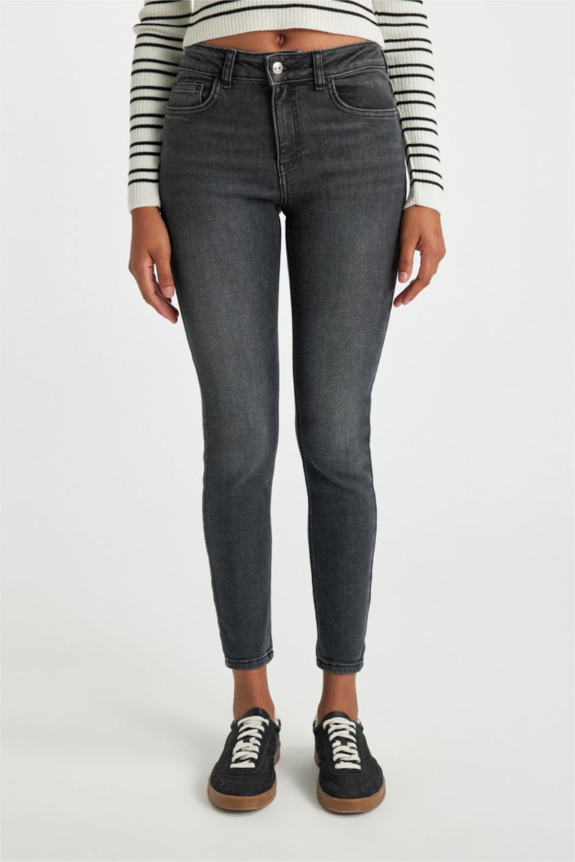 حريمي أسود بنطلون جينز سكيني فيت وخصر عالي