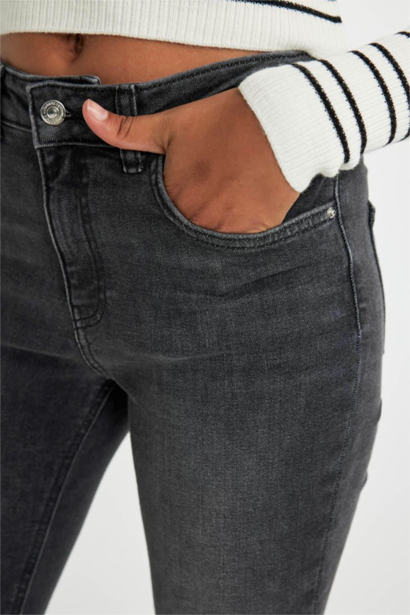 حريمي أسود بنطلون جينز سكيني فيت وخصر عالي