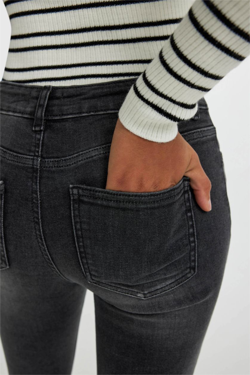 حريمي أسود بنطلون جينز سكيني فيت وخصر عالي