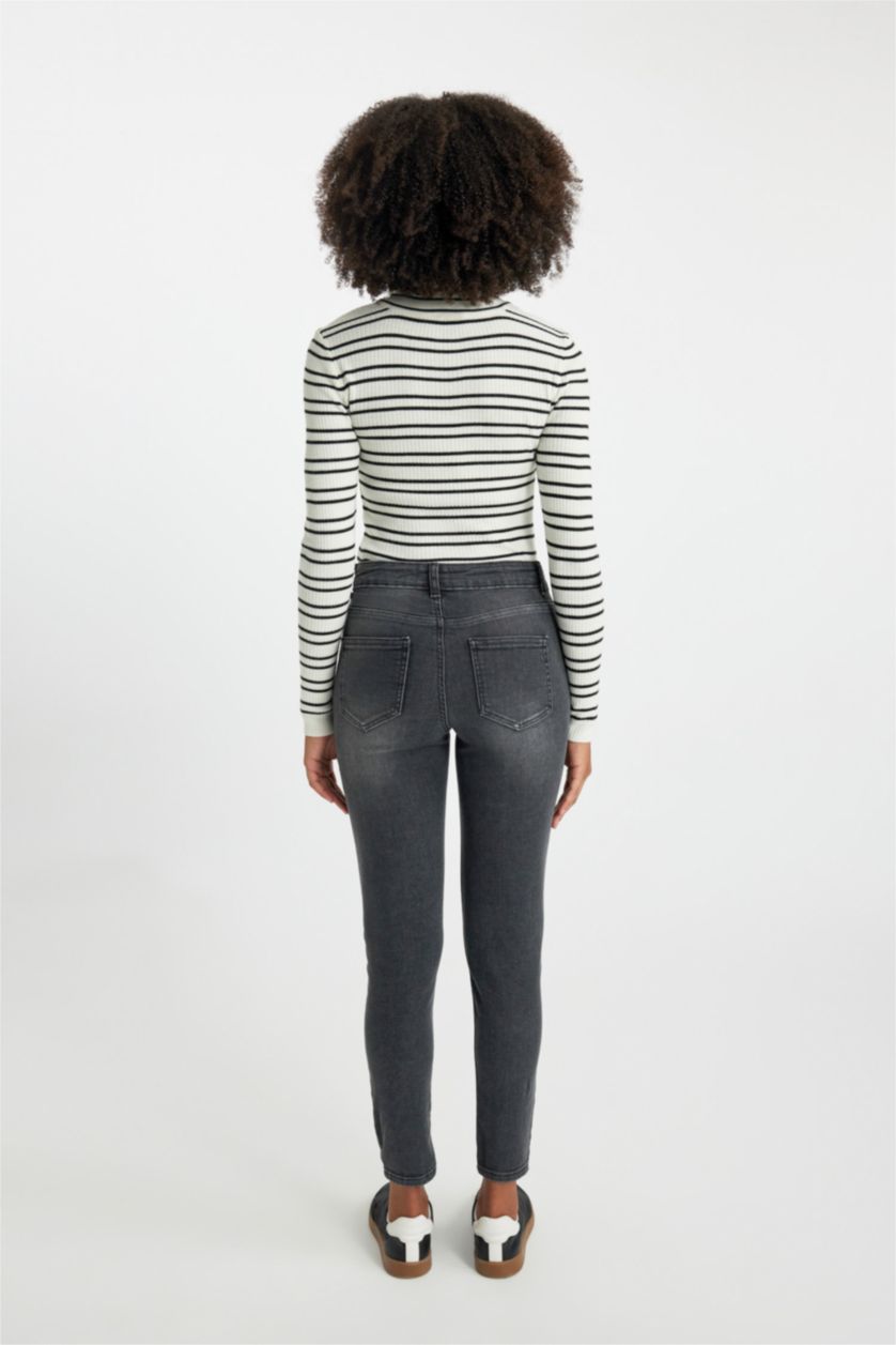 حريمي أسود بنطلون جينز سكيني فيت وخصر عالي