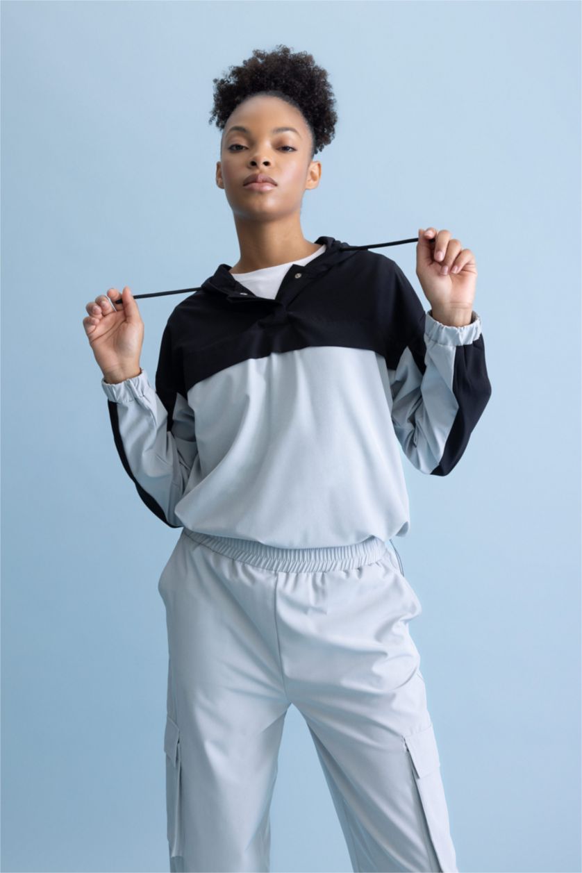 Kadın Açık Gri Standart Fit Kapüşonlu Sporcu Dokuma Hırka