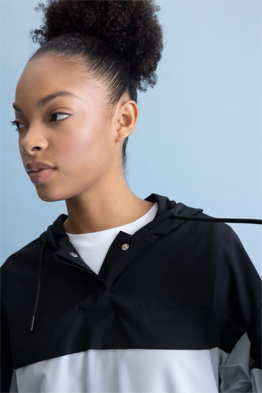 Kadın Açık Gri Standart Fit Kapüşonlu Sporcu Dokuma Hırka