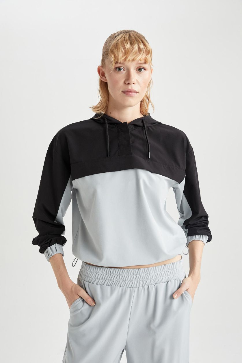 Kadın Açık Gri Standart Fit Kapüşonlu Sporcu Dokuma Hırka