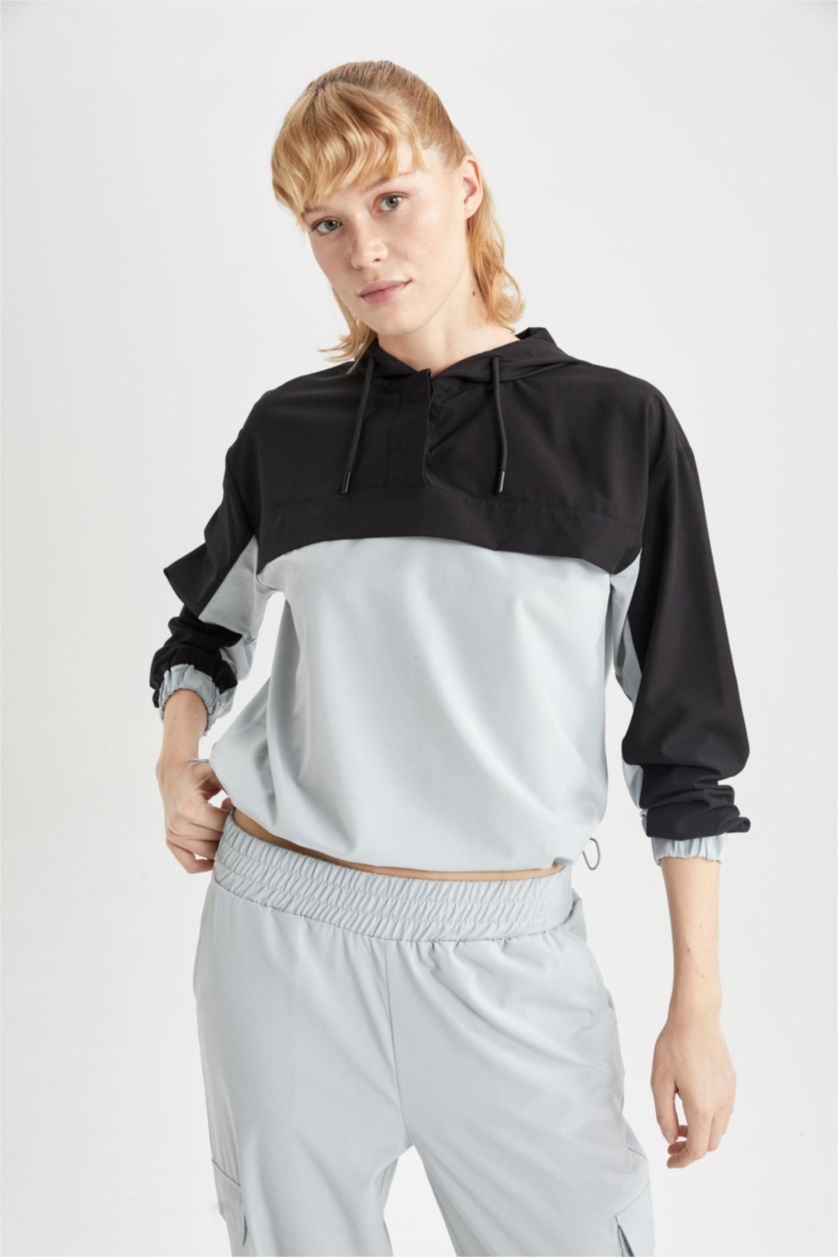 Kadın Açık Gri Standart Fit Kapüşonlu Sporcu Dokuma Hırka