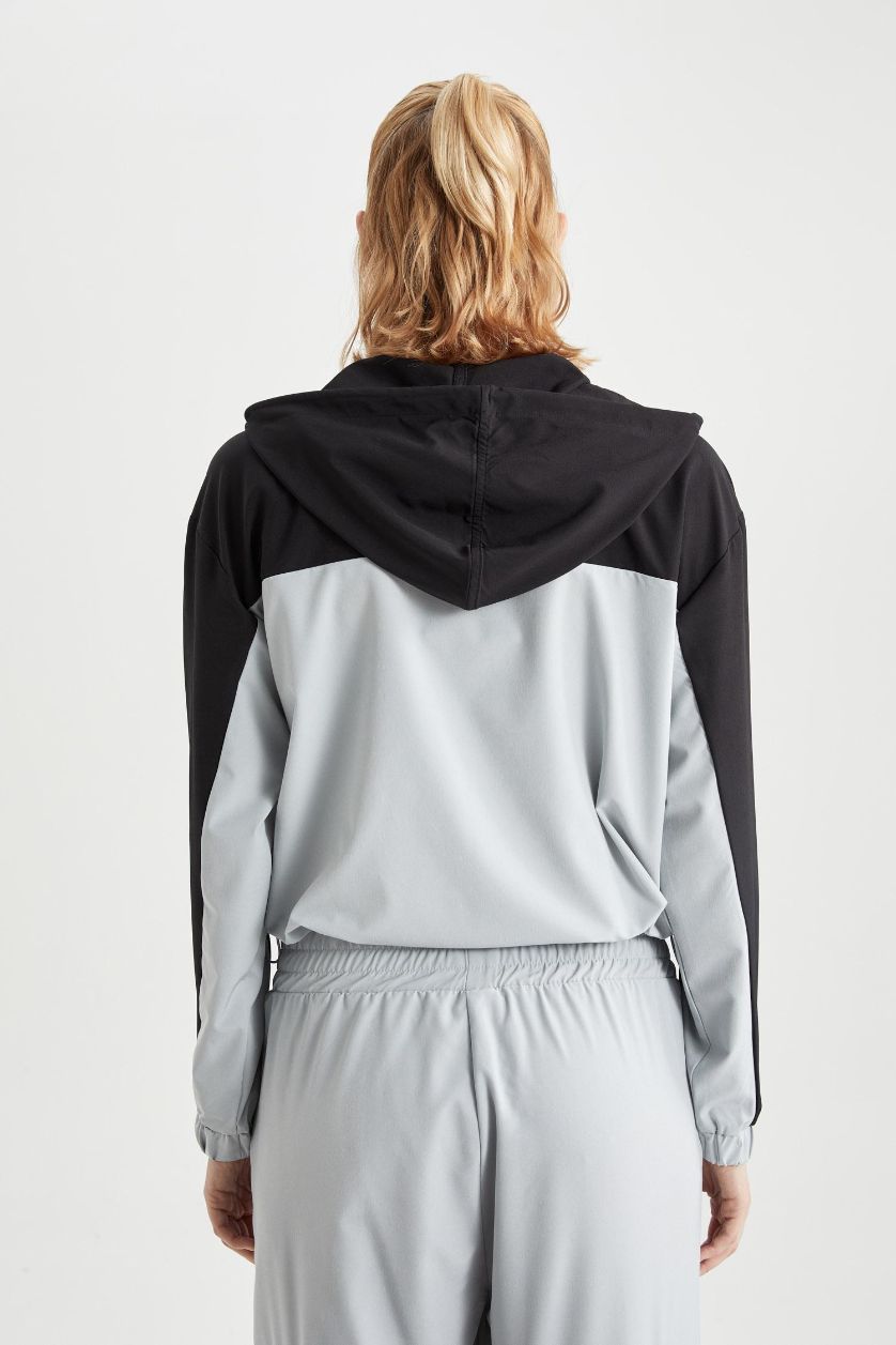 Kadın Açık Gri Standart Fit Kapüşonlu Sporcu Dokuma Hırka