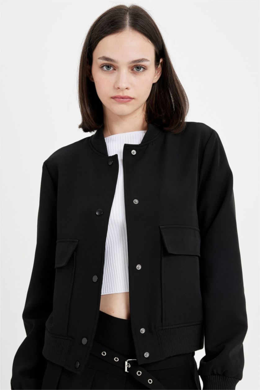 Kadın Siyah Su İtici Kolej Yaka Rüzgar Geçirmez Çıtçıt Kapamalı Cepli Kısa Bomber Ceket