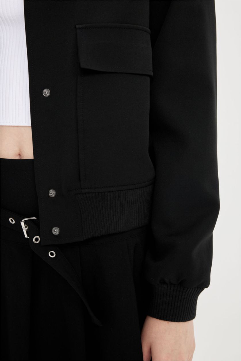 Kadın Siyah Su İtici Kolej Yaka Rüzgar Geçirmez Çıtçıt Kapamalı Cepli Kısa Bomber Ceket