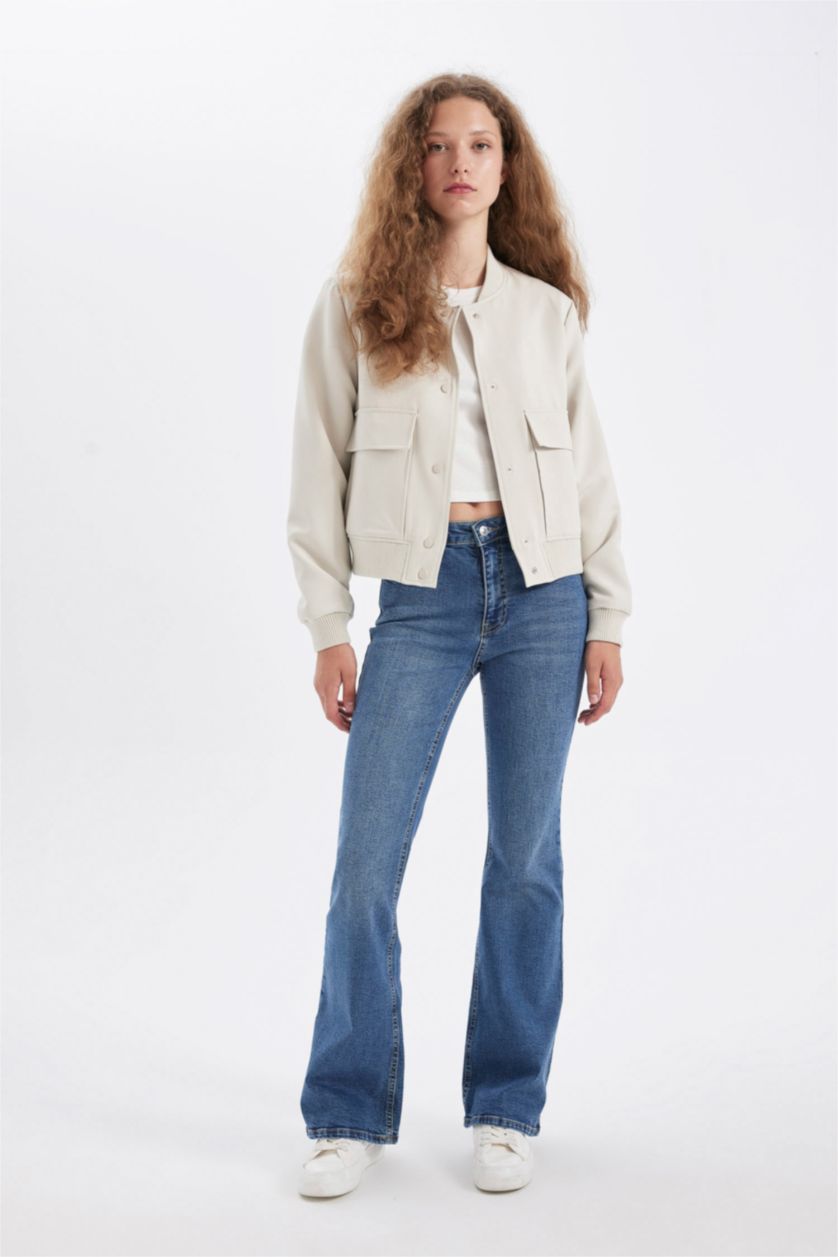 Kadın Ekru Su Geçirmez Kolej Yaka Rüzgar Geçirmez Çıtçıtlı Cepli Kısa Bomber Ceket