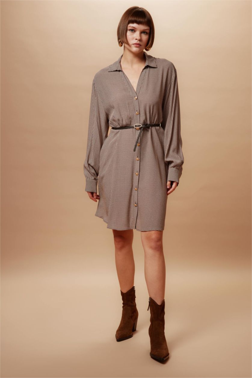 حريمي بني فستان بكم قصير بنمط المخل من التويل بياقة قميص