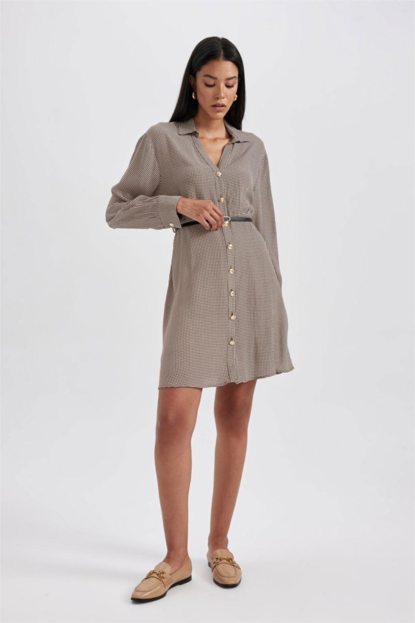 حريمي بني فستان بكم قصير بنمط المخل من التويل بياقة قميص