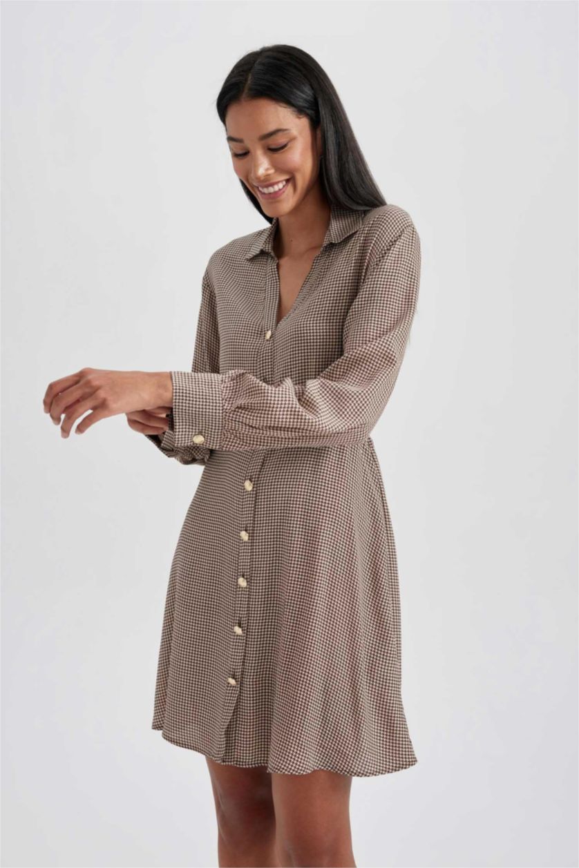 حريمي بني فستان بكم قصير بنمط المخل من التويل بياقة قميص