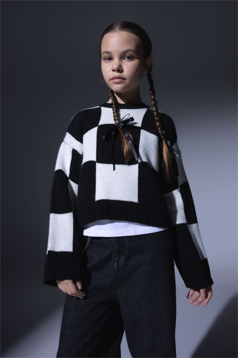 Girls & Teens Black Girl Regular Fit Crew Neck Pullover